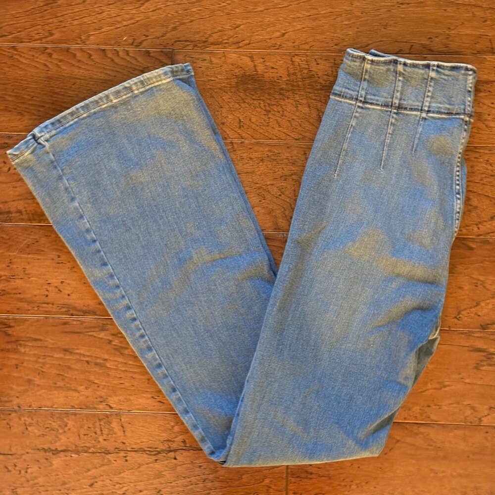 We The Free Jayde High Rise Flare Jeans.  Size 29.